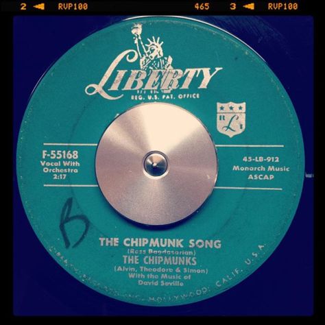 Random Record Pick: The Chipmunks, The Chipmunk Song / Almost Good #vinyl #instavinyl #vinylgram #45rpm #chipmunks #christmas