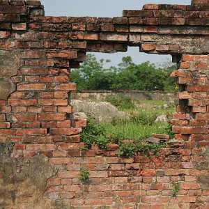 Get over the border wall at all costs.