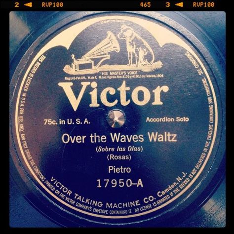 Random Record Pick: Pietro, Over the Waves Waltz / Sirens Waltz #vinyl #instavinyl #vinylgram #78rpm #victor #waltz #accordion